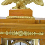 XL Uhren Tempel mit Adler in Marmor (2)