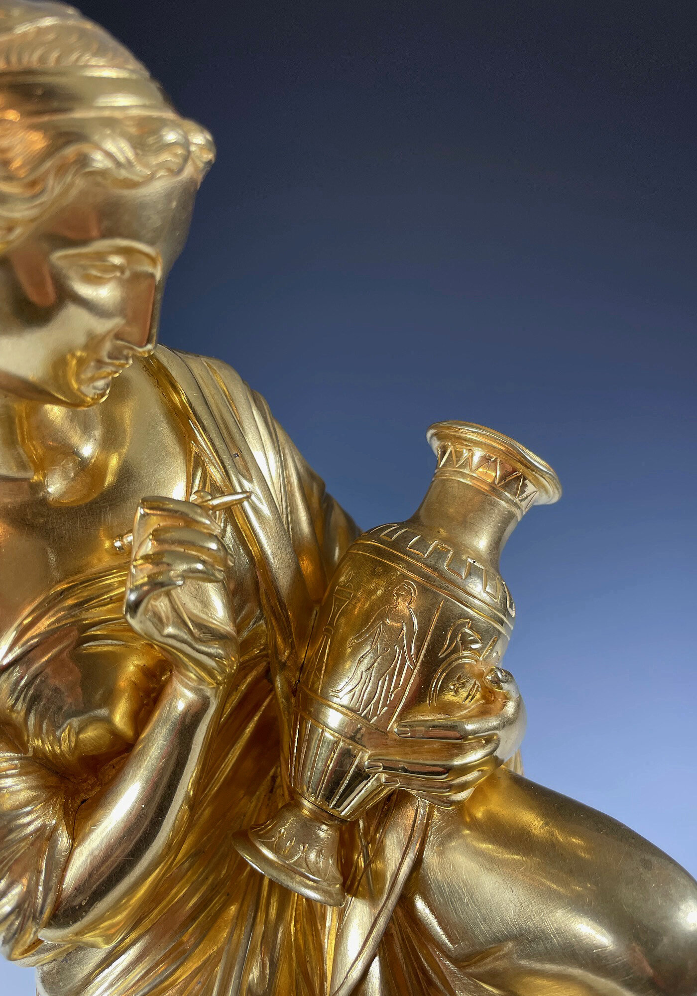 Pendule Allegories des Arts bronze doré et onyx (10)