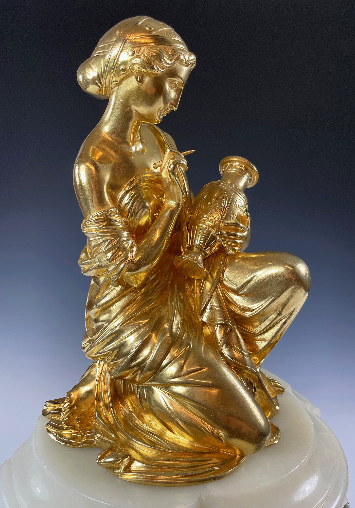 Pendule Allegories des Arts bronze doré et onyx (9)