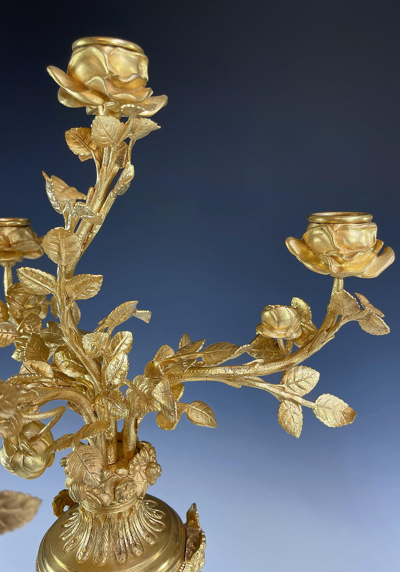 paire de chandelier fleurie bronze (2)